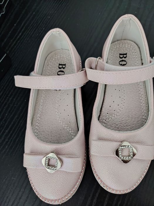 Pantofi roz nr 28