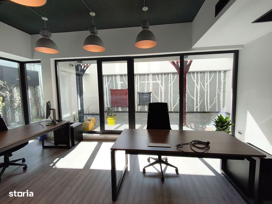 Birou și curte 100 mp in Centru, curte proprie și loc parcare.