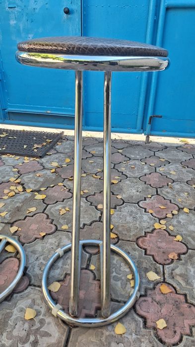 Продам барныи стулья