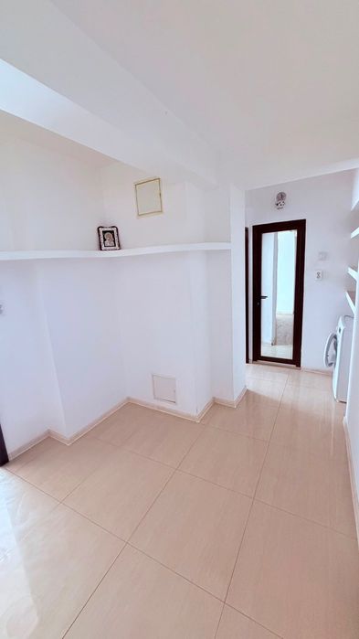 Închiriez apartament cu 2 camere