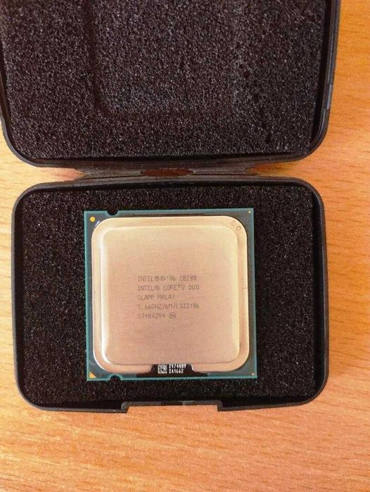 Procesor Intel Core2 Duo E8200 6M Cache, 2.66 GHz + 3 memorii