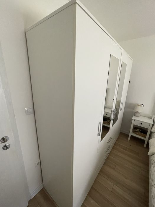 Гардероб VELLERUP 200x200 4 врати 3 чекмеджета бял