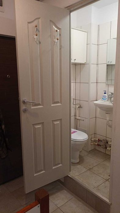 Vand camera cu baie si centrala proprie in Astra
