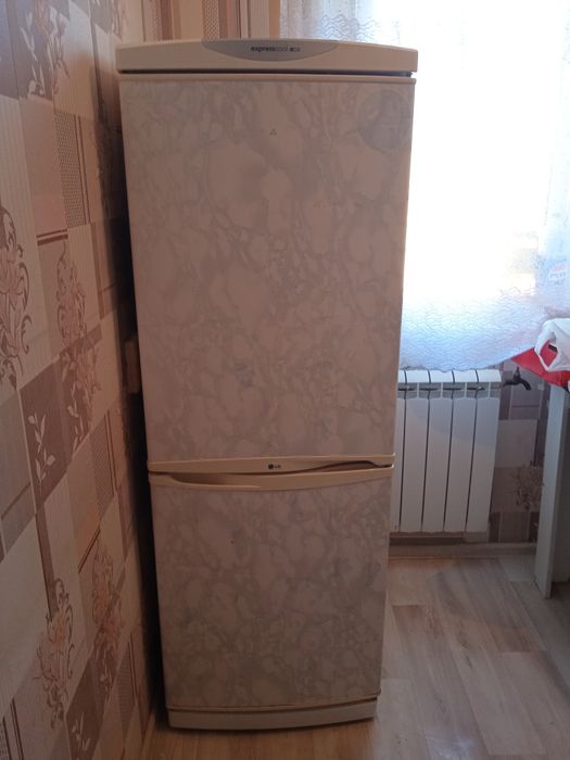 Продам холодильник