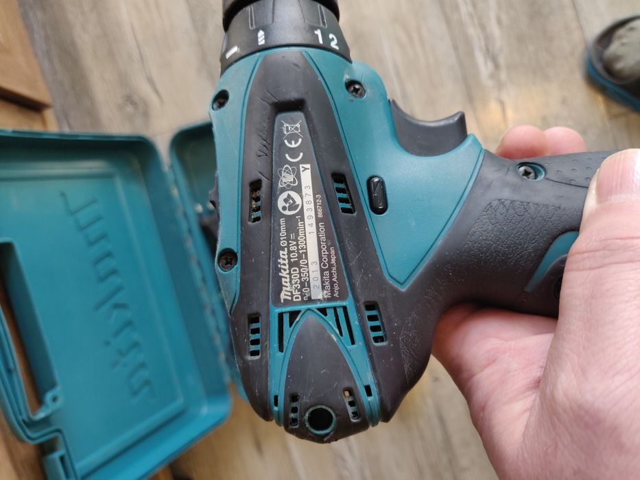 Mașină de înșurubat Makita DDF330D – 10.8V – 2 baterii + charger