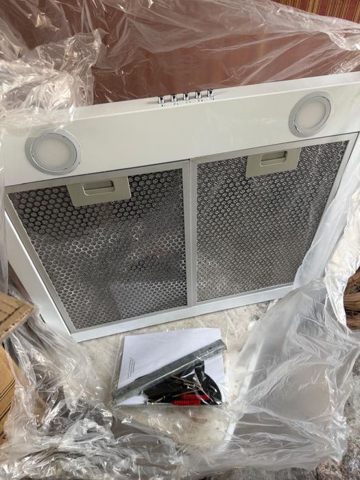 Вытяжка 60 см новая