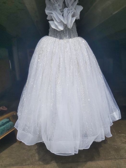 Vand Rochie de mireasa model deosebitit