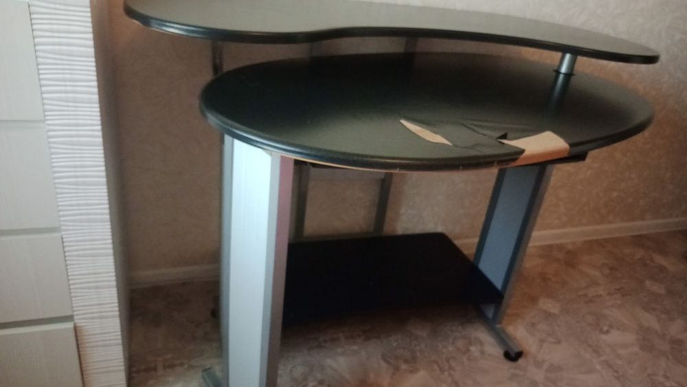 Продаю компьютерный стол