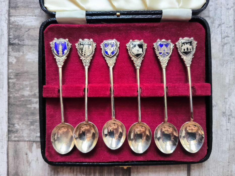 Комплект 6 сребърни гербови лъжички за кафе или чай-1930 година-Антики