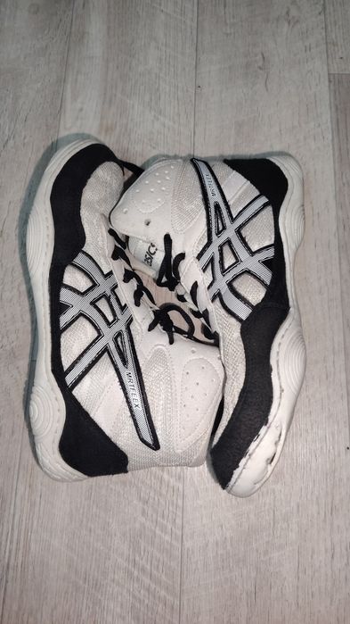Продам борцовки Asics original