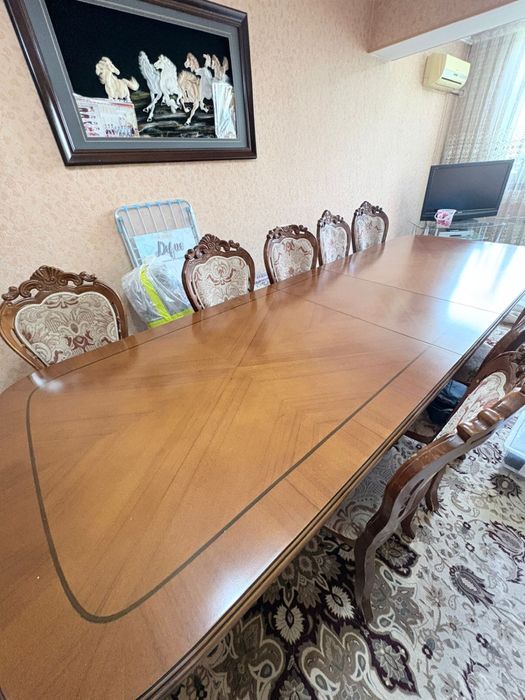 Продаю стол со стульями