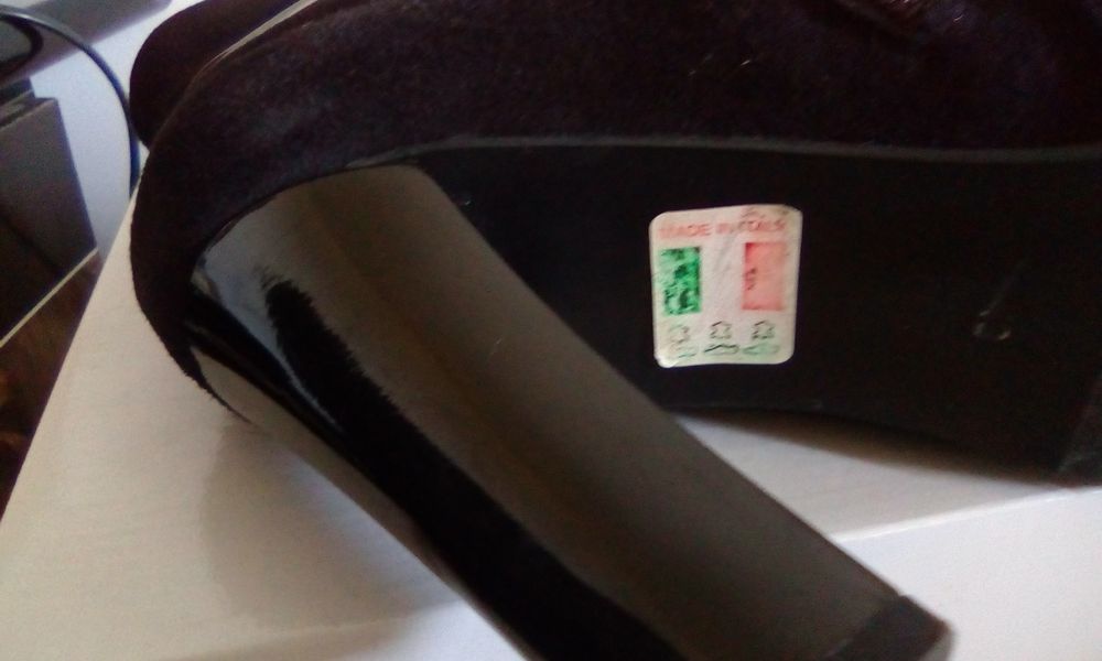 Ghete\Botine,piele întoarsă ,naturala și lac,negre,Italia,superbe 39