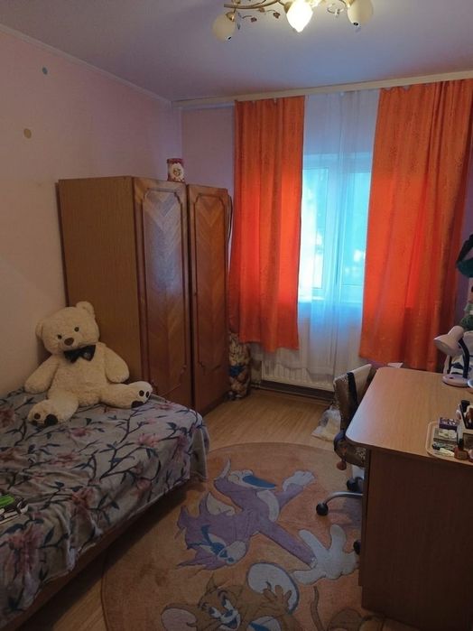 Apartament 3 camere, decomandat, zonă Ostroveni
