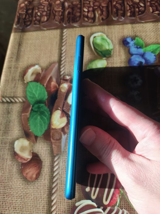 Продавам телефон Xiaomi Redmi 9