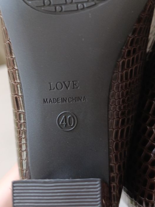 Продам женские туфли