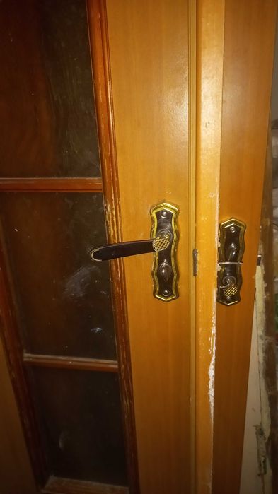 Продам двери межкомнатные