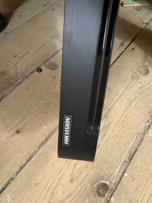 DVR Hikvision DS-7204HUHI-K1 8 canale IP, 4 canale Turbo HD H.265+ folosit 3 luni stare ca nou