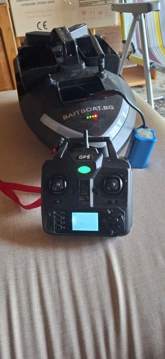 Лодка за захранка с GPS