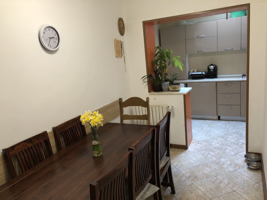 Apartament 4 camere+curte individuala