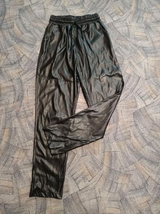 Женская одежда. Брюки и кофта