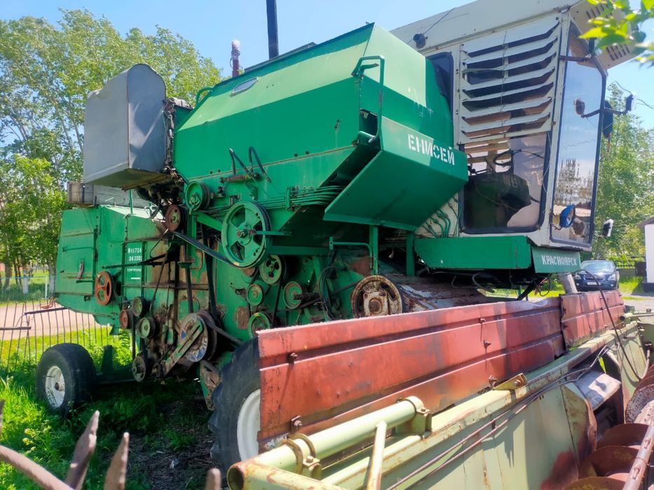 Продам комбайн, готов к уборке.