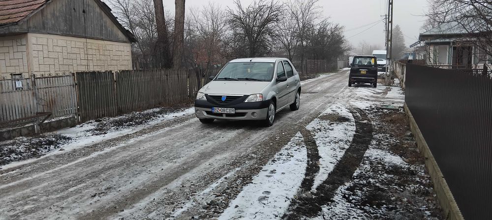 Dacia. Logan. Benzină.