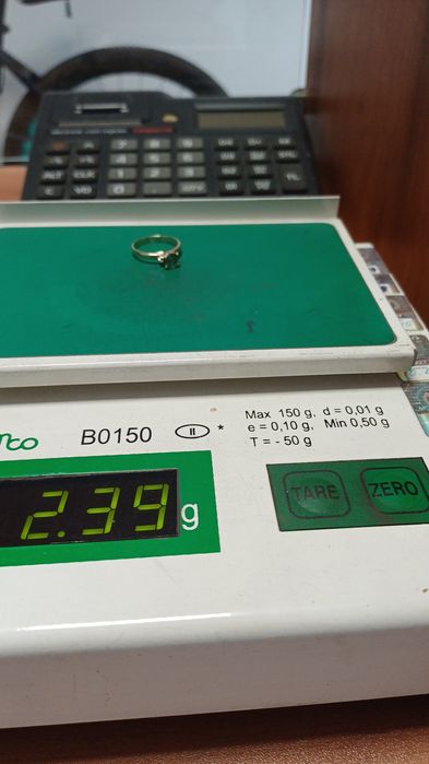 Златен пръстен с изумруд и диаманти