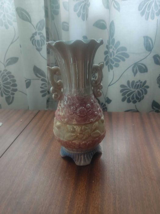 Ваза - височина 25см.
