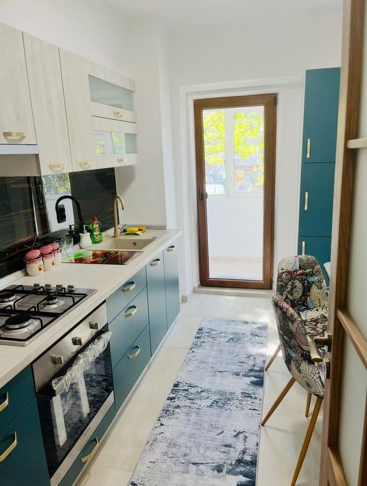 Închiriere apartament 3 camere intersecție Podu de Fier cu Tg. Cucu