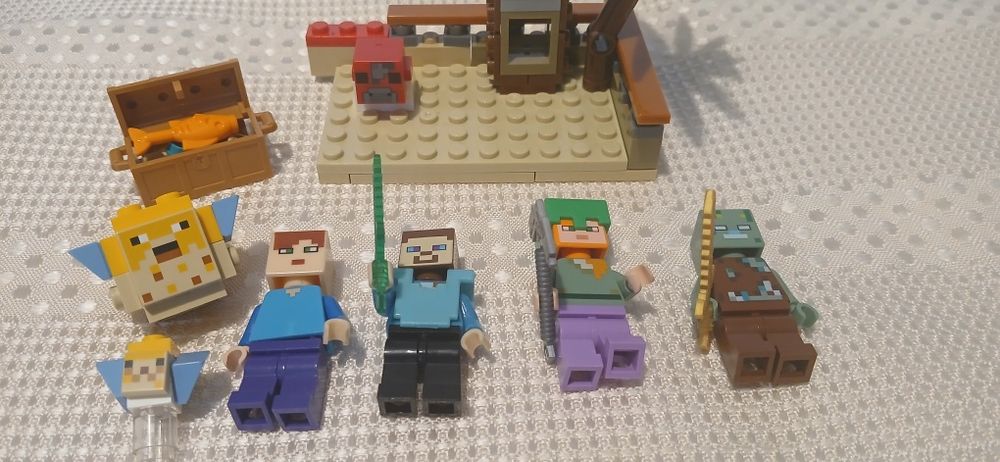 Lego Minecraft original cu 4 figurine Minecraft