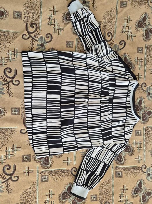 Продам женскую кофточку