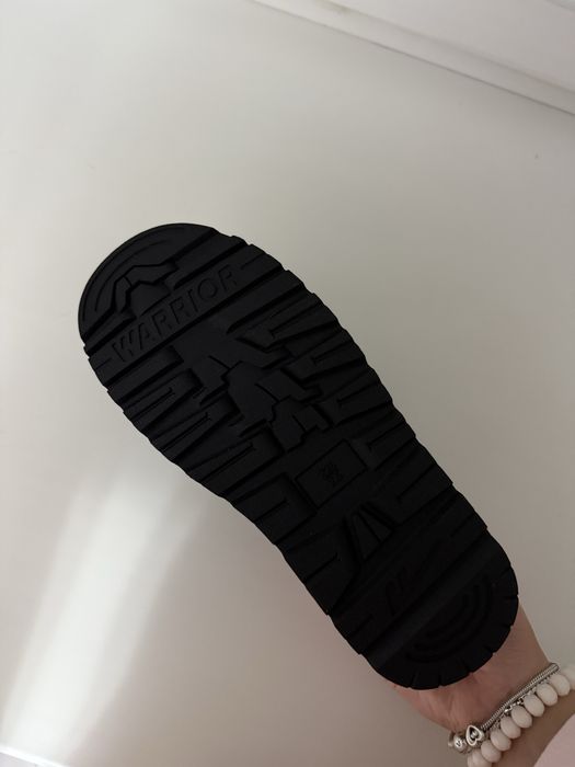 Продам новые угги срочно