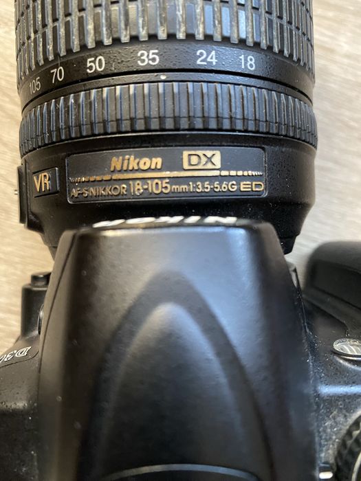 Nikon D3000 + obiectiv Nikon 18-105mm VR