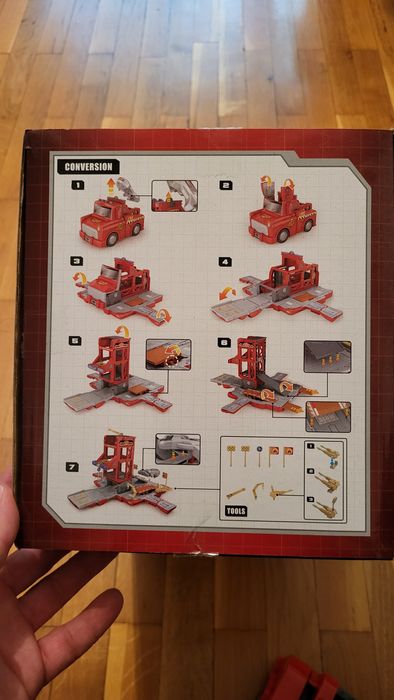 Пожарна кола трансформираща станция
