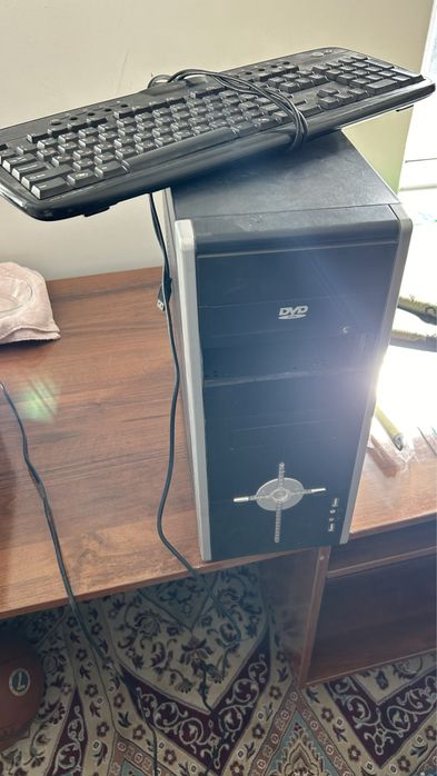 •	Системный блок + клавиатура, рабочий