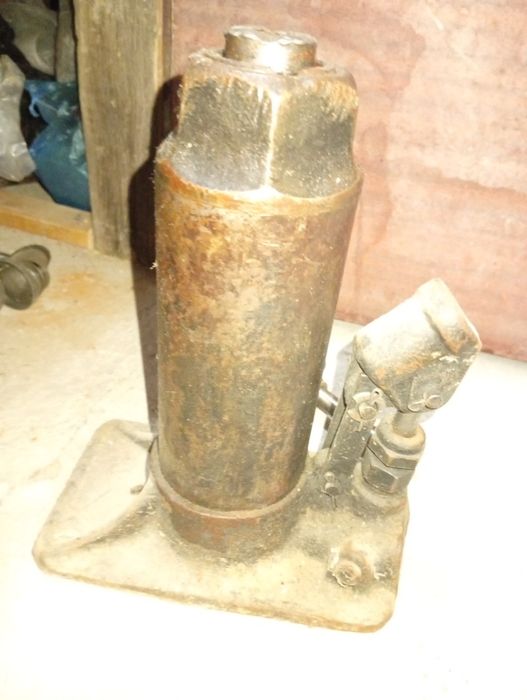 Запчасти от москвича и балоны2 штук от матиза