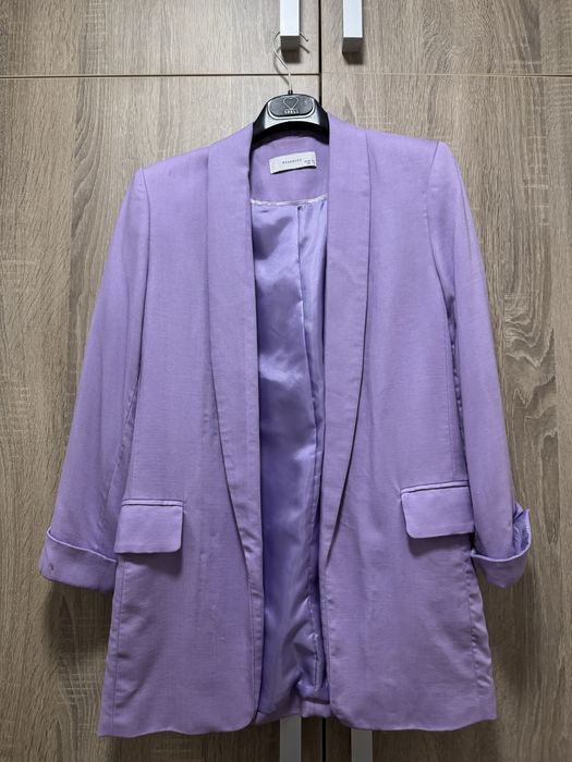 Лилаво сако за всеки повод
