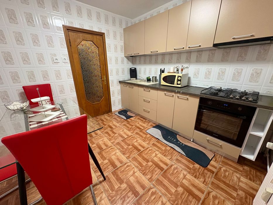 Inchiriez apartament 3 camere mall Vitan