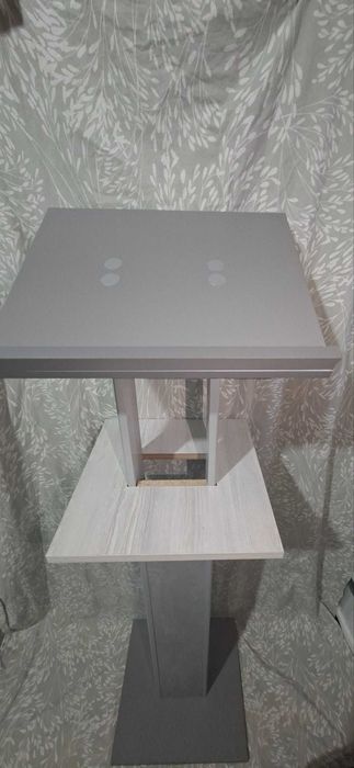 Kitob, planshet yoki noutbuk qo'yish uchun baland lavh (podstavka)