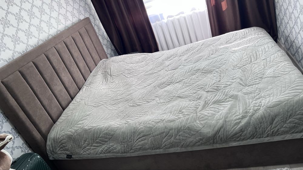 Продам двухспальную кровать