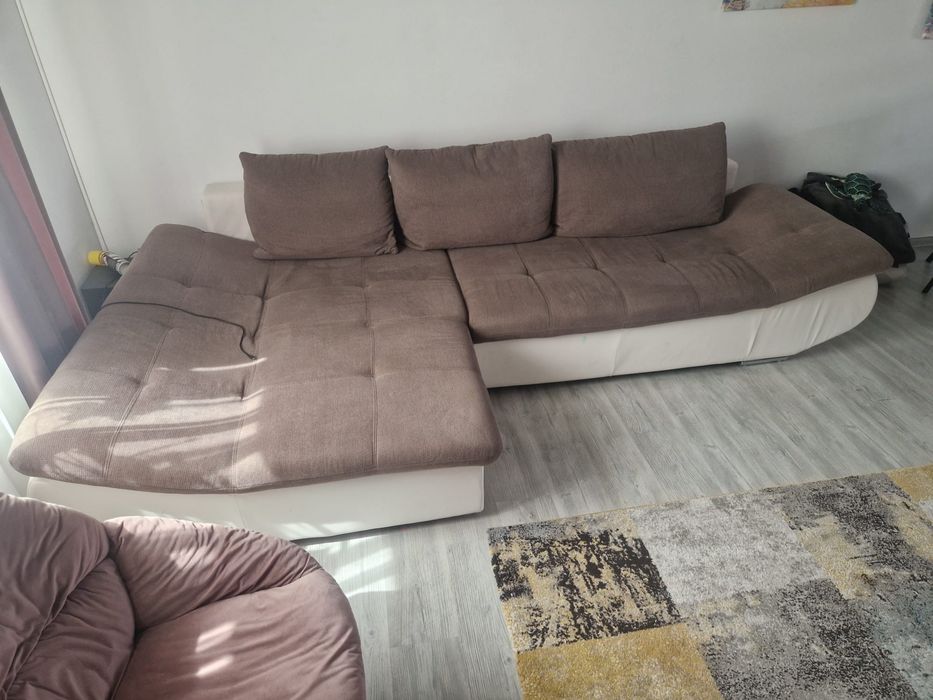 Coltar extensibil cu ladă ,stare foarte buna