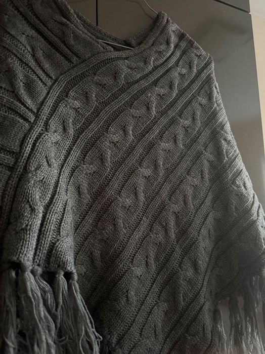 Графитено сиво пончо