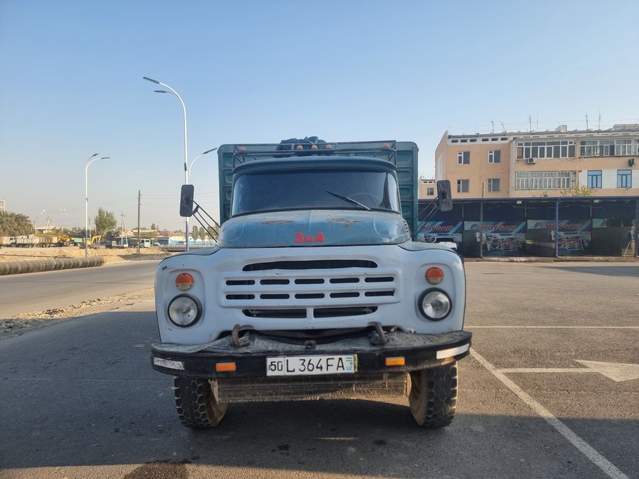 zil 130 sotiladi xolati idyal ishlab turgan