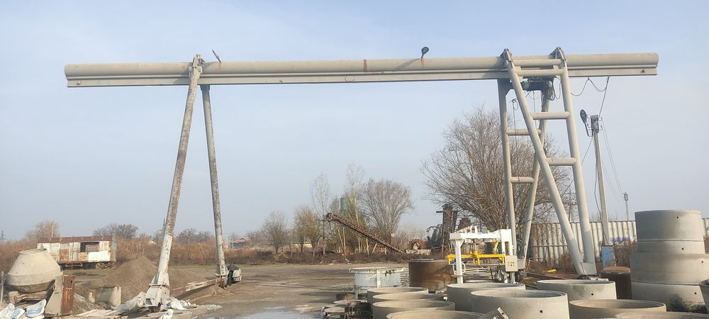 Козловой кран 5 т срочно продам в рабочем состоянии 100 м ресл