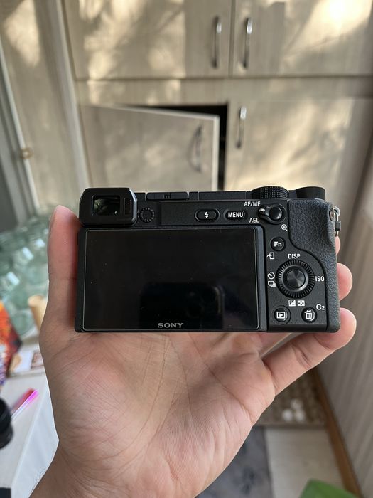 Продам Sony A6400 + Sigma 30mm f/1.4