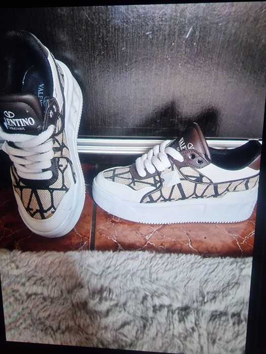 Adidași  Valentino.