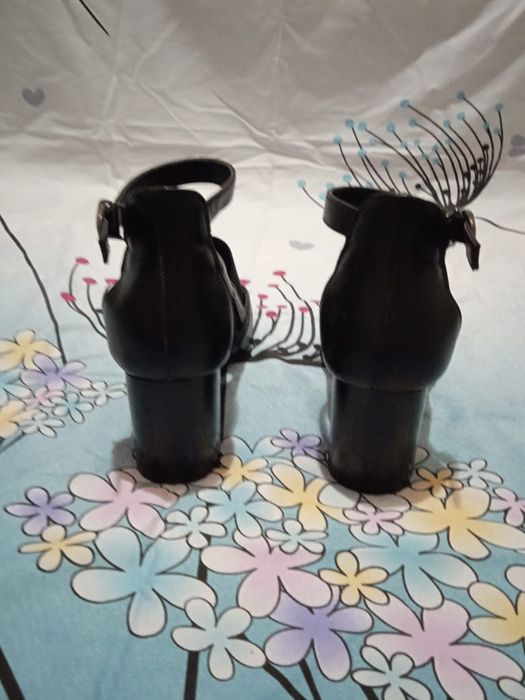 Туфли ременли ва товонли