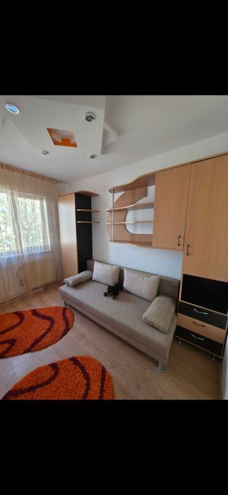 Închiriez apartament cu 3 camere