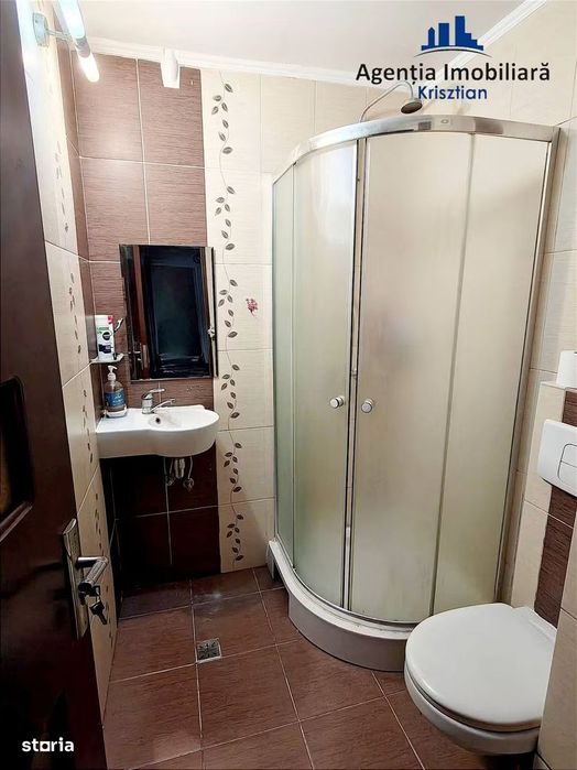 Apartament cu 4 camere de vânzare zona Micro 16