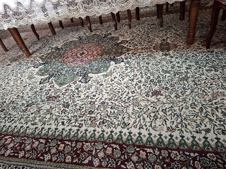 Ковёр в отличном состоянии